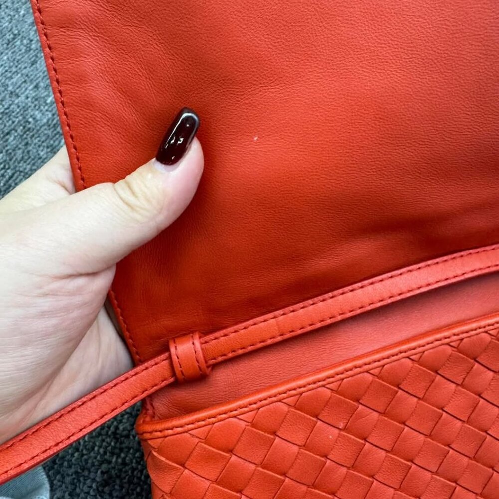 Bottega Veneta Leather Shoulder Bag 450-012425 - Picture 11 of 14